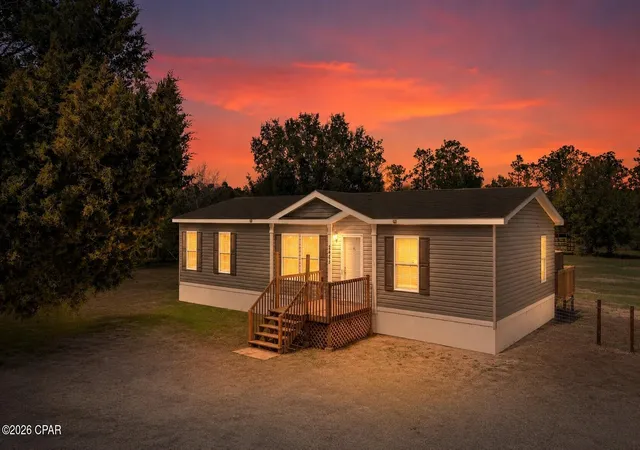 Homes for sale in Chipley, FL | 2442 Pinewood Dr, Chipley, FL 32428 | MLS# 786985