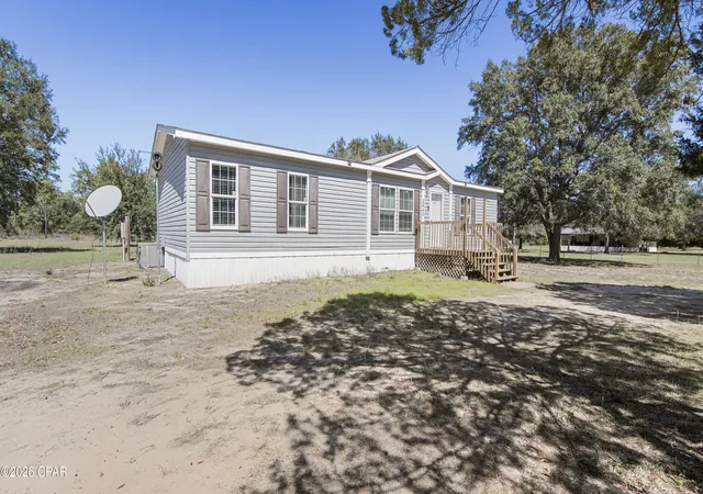 Homes for sale in Chipley, FL | 2442 Pinewood Dr, Chipley, FL 32428 | MLS# 786985
