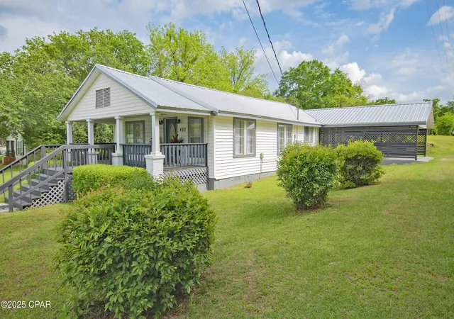 Homes for sale in Bonifay, FL | 402 E Pennsylvania Ave, Bonifay, FL 32425 | MLS# 789336