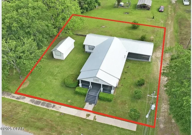 Homes for sale in Bonifay, FL | 402 E Pennsylvania Ave, Bonifay, FL 32425 | MLS# 789336