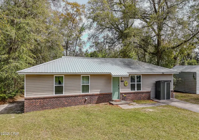 Homes for sale in Chipley, FL | 613 N Pear St, Chipley, FL 32428 | MLS# 789437