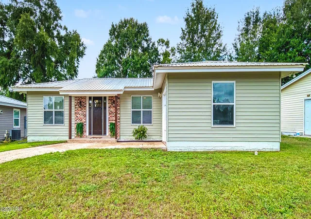 Homes for sale in Chipley, FL | 1807 Ulmer Ln, Chipley, FL 32428 | MLS# 792297