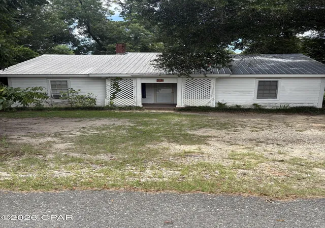 Homes for sale in Graceville, FL | 5295 Cliff St, Graceville, FL 32440 | MLS# 792375