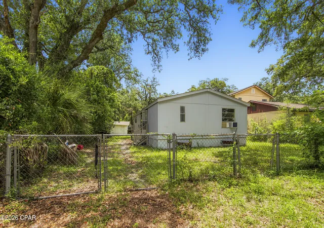 Photo 2 of Manufactured home for sale at 744 Sheffield Ave, Panama City, FL 32401 | MLS# 792796 | Listing updated on 2026-09-30