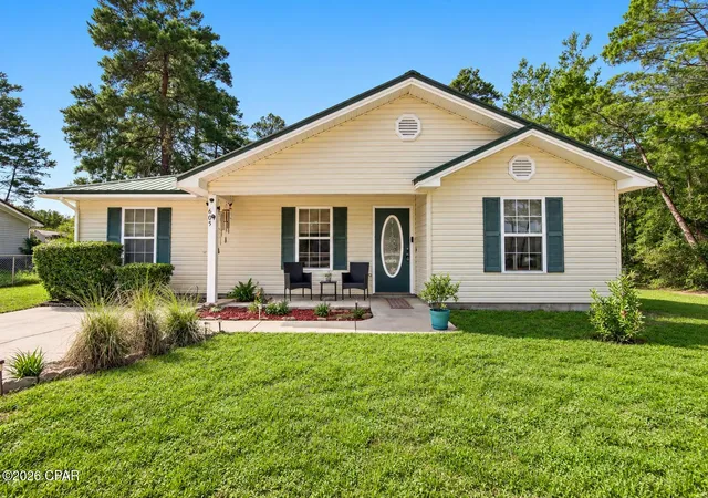 Photo 1 of Single family home for sale at 605 E Violet Ln, Defuniak Springs, FL 32433 | MLS# 795463 | Listing updated on 2026-10-05