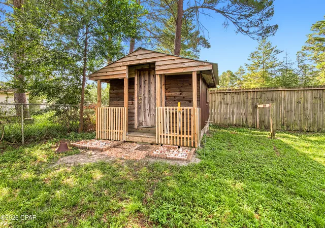 Photo 4 of Single family home for sale at 605 E Violet Ln, Defuniak Springs, FL 32433 | MLS# 795463 | Listing updated on 2026-10-05