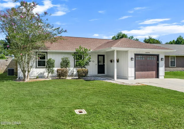 Photo 3 of Sale Pending at 1206 Parker Dr, Panama City, FL 32401 | MLS# 795520 | Listing updated on 2026-10-07