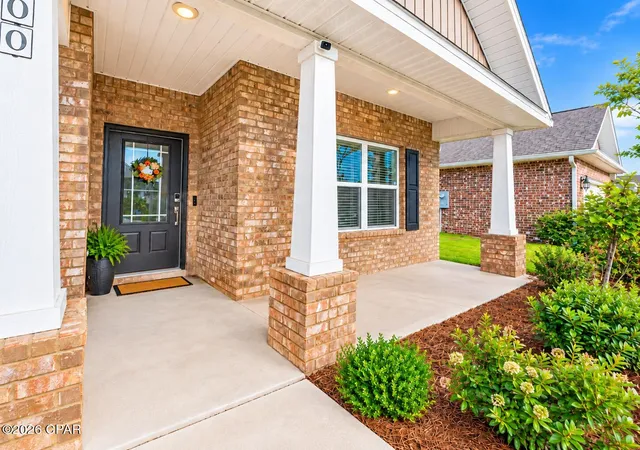 Photo 3 of Single family home for sale at 800 Cason Cir, Panama City, FL 32405 | MLS# 795521 | Listing updated on 2026-10-06