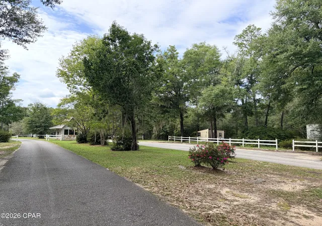 Photo 2 of Manufactured home for sale at 3989 Dunford Cir, Chipley, FL 32428 | MLS# 795683 | Listing updated on 2026-09-29