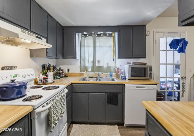 Listing Photo 4 - Condo for sale in building located at 5138 Lance St, Panama City, FL 32404