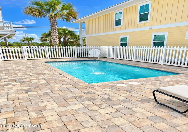 Photo 3 of Townhouse for sale at 5509 Thomas Dr, Panama City, FL 32408 | MLS# 796073 | Listing updated on 2026-09-30