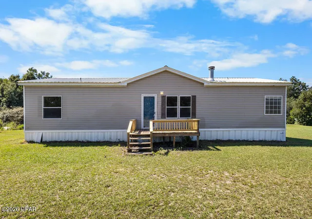 Photo 3 of Manufactured home for sale at 3924 Larkspur Cir, Marianna, FL 32446 | MLS# 796227 | Listing updated on 2026-10-05