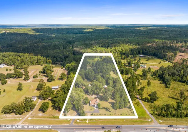 Photo 4 of Single family home for sale at 3955 Highway 77, Chipley, FL 32428 | MLS# 796208 | Listing updated on 2026-10-05