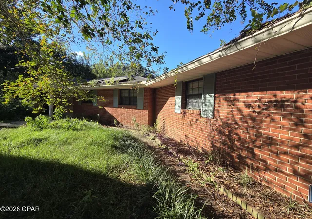 Photo 1 of Single family home for sale at 10 Seminole Trl, Pensacola, FL 32506 | MLS# 796308 | Listing updated on 2026-10-05