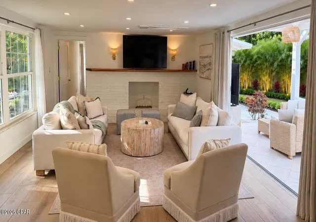 Single family home for sale at 6960 Poinsetta Ave, Longboat Key, FL 34228 | MLS# 796389