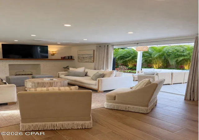Photo 1 of Single family home for sale at 6960 Poinsetta Ave, Longboat Key, FL 34228 | MLS# 796389 | Listing updated on 2026-10-08