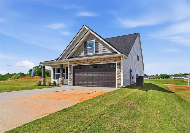 Photo 3 of Single family home for sale at 101 Crooked Tree Dr, Gaffney, SC 29341 | MLS# SPN332307 | Listing updated on 2026-08-12