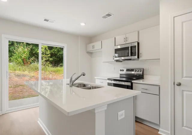 Photo 3 of Single family home for sale at 131 Cloverfield Ln, Spartanburg, SC 29307 | MLS# SPN332397 | Listing updated on 2026-08-31