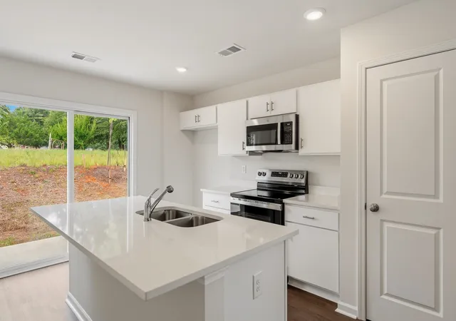 Photo 3 of Sale Pending at 127 Cloverfield Ln, Spartanburg, SC 29307 | MLS# SPN332402 | Listing updated on 2026-08-24