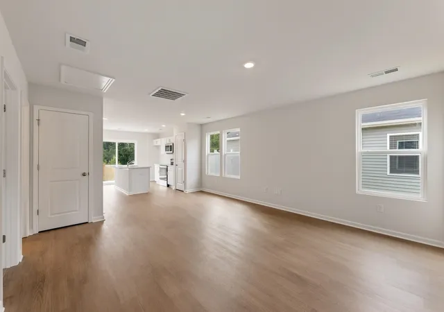 Photo 2 of Sale Pending at 134 Cloverfield Ln, Spartanburg, SC | MLS# SPN332411 | Listing updated on 2026-10-03