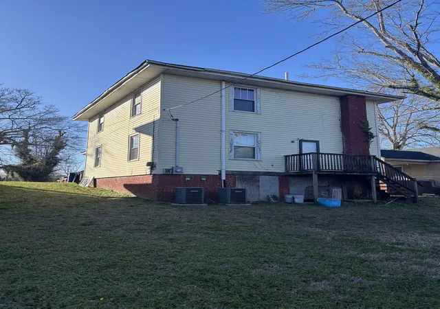 Photo 2 of Single family home for sale at 229 Oakland Ave, Spartanburg, SC 29302 | MLS# SPN332990 | Listing updated on 2026-03-31