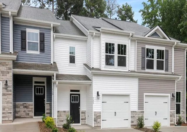 Photo 2 of Townhouse for sale at 721 Lesbury Ln, Spartanburg, SC 29301 | MLS# SPN333171 | Listing updated on 2026-09-26