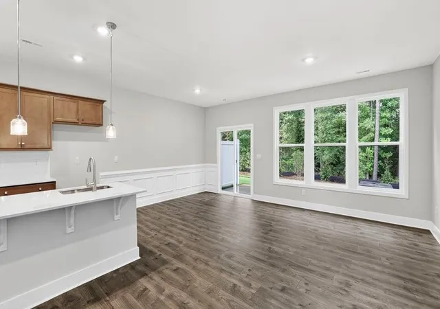 Photo 4 of Sale Pending at 723 Lesbury Ln, Spartanburg, SC 29301 | MLS# SPN333172 | Listing updated on 2026-10-17