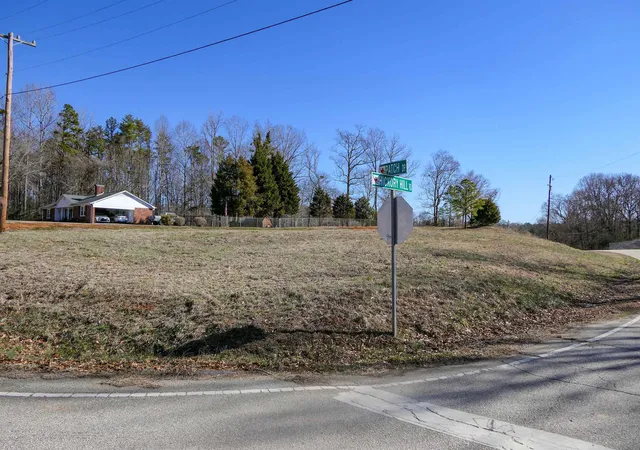 Photo 3 of Sale Pending at 240 Hickory Hl Rd, Spartanburg, SC 29302 | MLS# SPN333763 | Listing updated on 2026-09-08