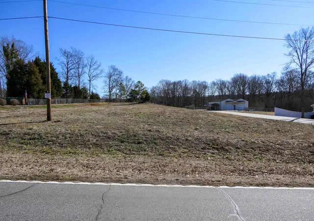 Photo 4 of Sale Pending at 240 Hickory Hl Rd, Spartanburg, SC 29302 | MLS# SPN333763 | Listing updated on 2026-09-08