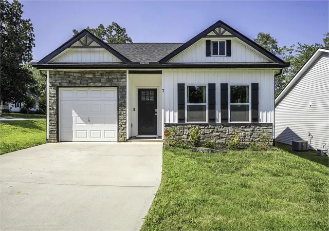 Photo 1 of Single family home for sale at 7 Lawrence St, Inman, SC 29349 | MLS# SPN334034 | Listing updated on 2026-08-10
