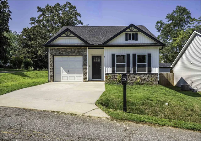 Photo 2 of Single family home for sale at 7 Lawrence St, Inman, SC 29349 | MLS# SPN334034 | Listing updated on 2026-08-10