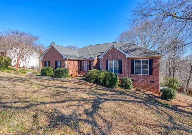 Photo 3 of Single family home for sale at 227 Saddlebrook Dr, Moore, SC 29369 | MLS# SPN334155 | Listing updated on 2026-03-04