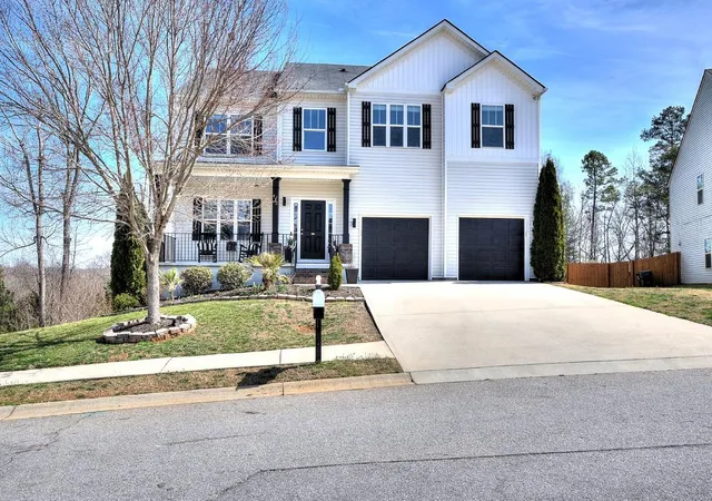 Photo 1 of Single family home for sale at 412 Jones Peak Dr, Simpsonville, SC 29681 | MLS# SPN334337 | Listing updated on 2026-08-24