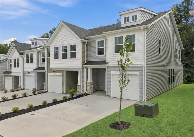 Photo 2 of Townhouse for sale at 501 E Parima Ct, Spartanburg, SC 29301 | MLS# SPN334693 | Listing updated on 2026-09-24