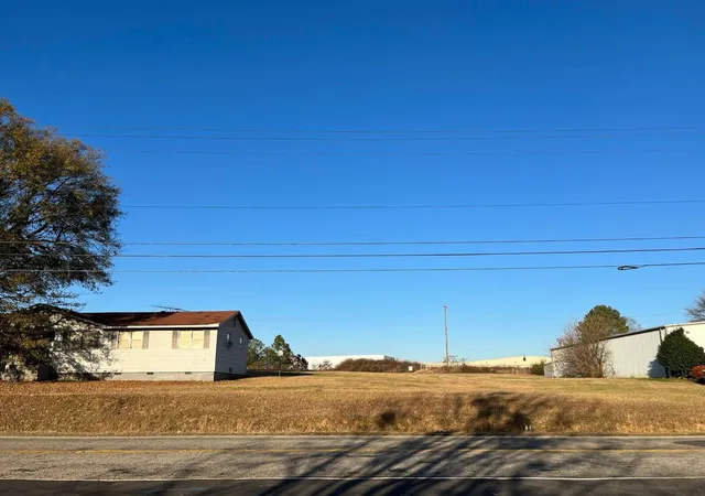 Photo 2 of Sale Pending at 511 Broadcast Dr, Spartanburg, SC 29303 | MLS# SPN334718 | Listing updated on 2026-08-30