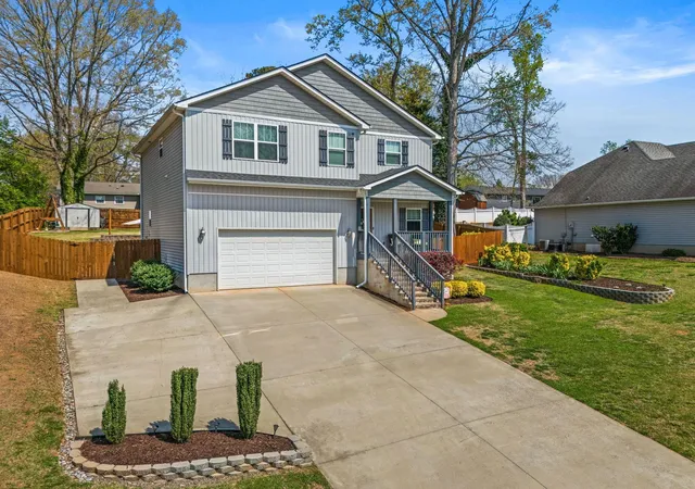 Photo 2 of Single family home for sale at 117 N River Hills Dr, Spartanburg, SC 29303 | MLS# SPN334746 | Listing updated on 2026-04-25