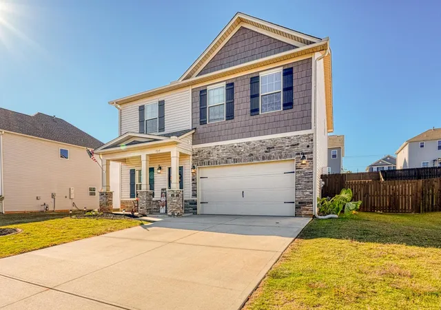 Photo 3 of Single family home for sale at 737 Stilmore Dr, Duncan, SC 29334 | MLS# SPN334951 | Listing updated on 2026-09-18