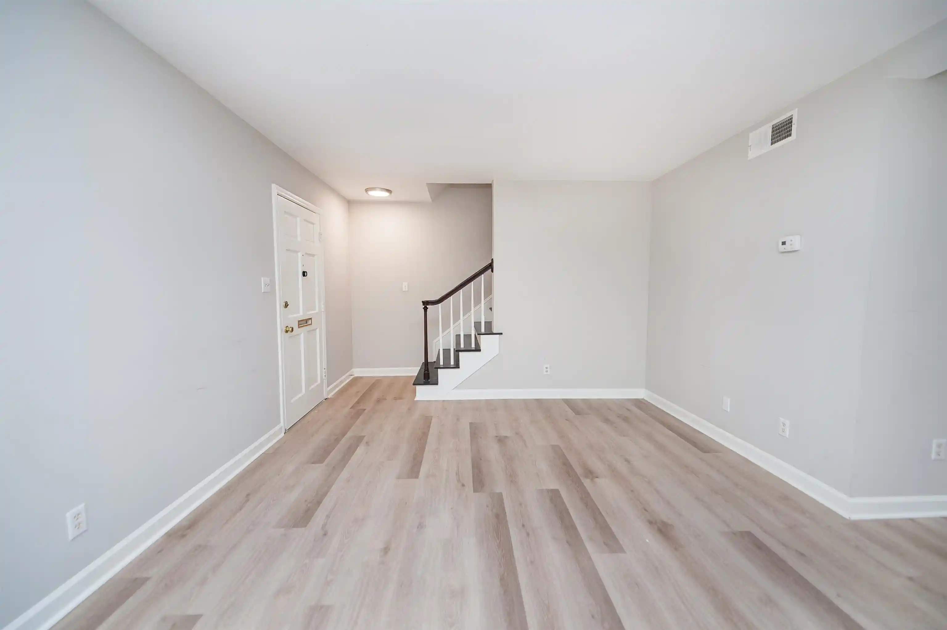 Listing Photo 2 - Condo for sale in 1466 B Dover Rd located at 1466 B Dover Rd, Spartanburg, SC 29301 - Unit 1466 B Dover Rd