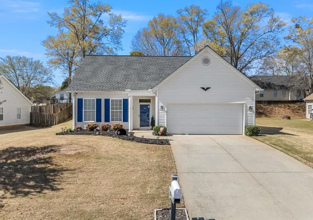 Photo 1 of Single family home for sale at 722 Tinder Box Ct, Boiling Springs, SC 29316 | MLS# SPN335042 | Listing updated on 2026-07-17
