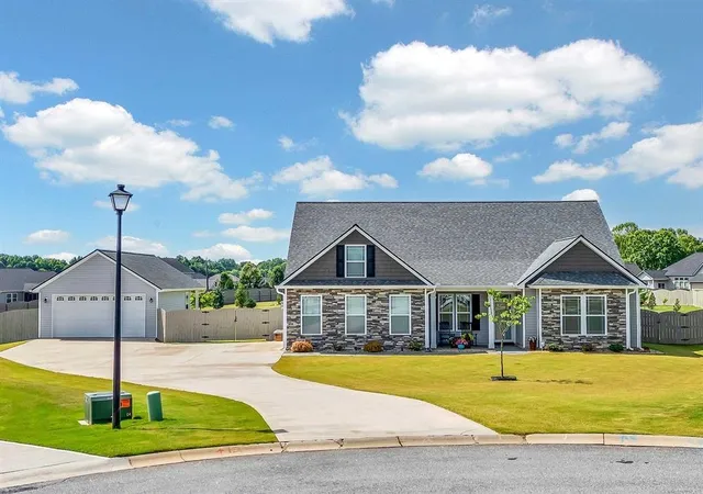 Photo 1 of Single family home for sale at 464 Kimbrell Oaks Dr, Boiling Springs, SC 29316 | MLS# SPN335075 | Listing updated on 2026-06-16