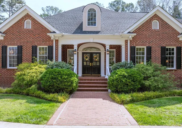 Photo 2 of Sale Pending at 6 Twin Oaks Ct, Spartanburg, SC 29306 | MLS# SPN335199 | Listing updated on 2026-08-21