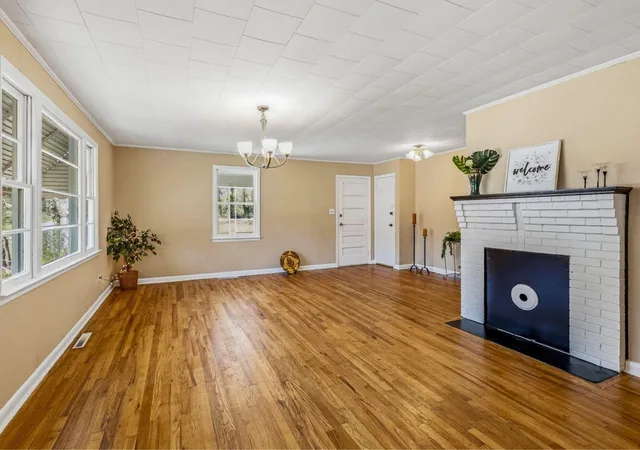 Photo 3 of Single family home for sale at 522 W Robinson St, Gaffney, SC 29341 | MLS# SPN335232 | Listing updated on 2026-10-20