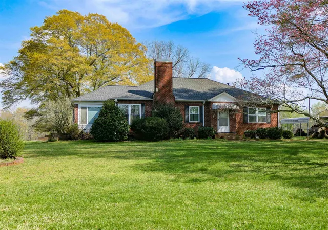 Photo 2 of Single family home for sale at 418 N Green River Rd, Gaffney, SC 29341 | MLS# SPN335265 | Listing updated on 2026-04-30