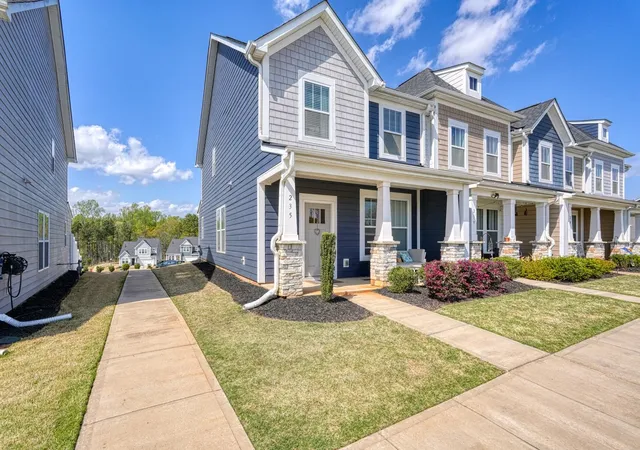 Homes for sale in Spartanburg, SC | 235 Dalmatian Dr, Spartanburg, SC 29307 | MLS# SPN335402