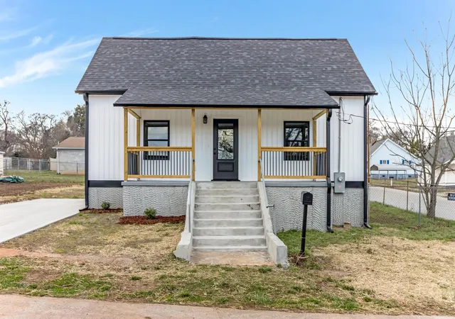 Photo 2 of Single family home for sale at 10 Adger St, Spartanburg, SC 29301 | MLS# SPN335604 | Listing updated on 2026-04-09
