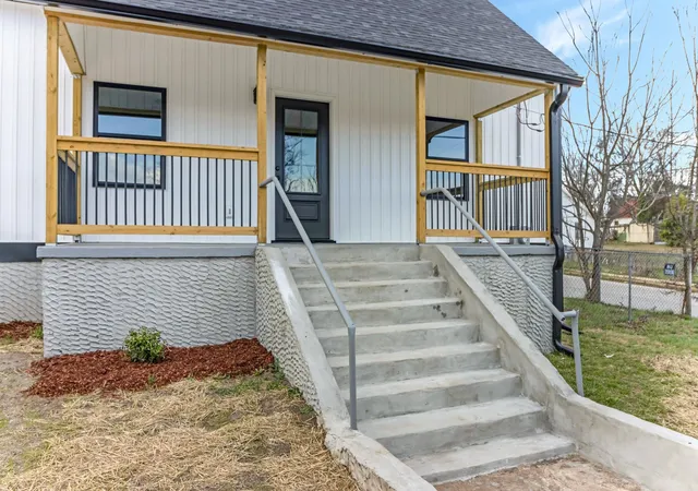 Photo 3 of Single family home for sale at 10 Adger St, Spartanburg, SC 29301 | MLS# SPN335604 | Listing updated on 2026-04-09