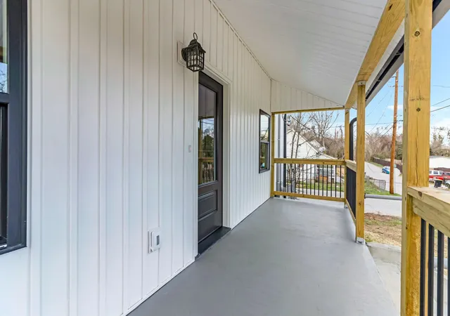 Photo 4 of Single family home for sale at 10 Adger St, Spartanburg, SC 29301 | MLS# SPN335604 | Listing updated on 2026-04-09
