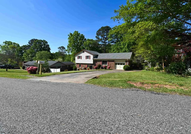 Photo 1 of Single family home for sale at 204 York Dr, Gaffney, SC 29340 | MLS# SPN335786 | Listing updated on 2026-09-20