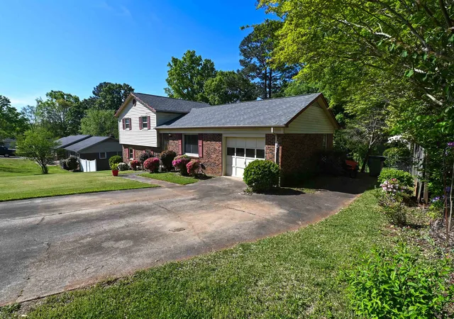 Photo 2 of Single family home for sale at 204 York Dr, Gaffney, SC 29340 | MLS# SPN335786 | Listing updated on 2026-09-20