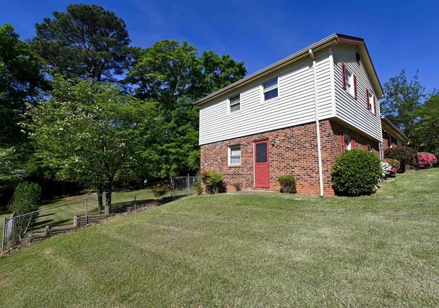 Photo 3 of Single family home for sale at 204 York Dr, Gaffney, SC 29340 | MLS# SPN335786 | Listing updated on 2026-09-20